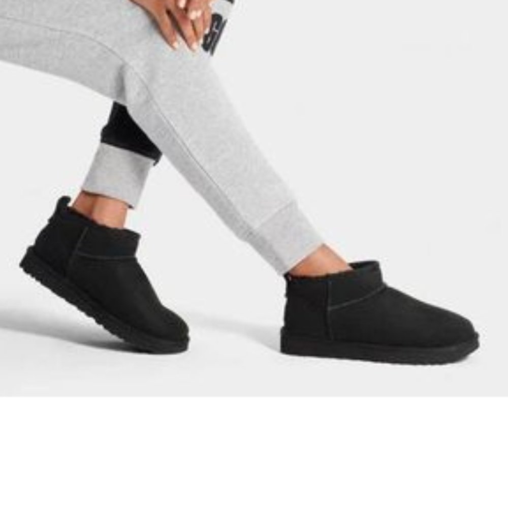 NWT - IN BOX - UGG Womens Classic Ultra Mini Black Booties Size 7 Medium (B, M)